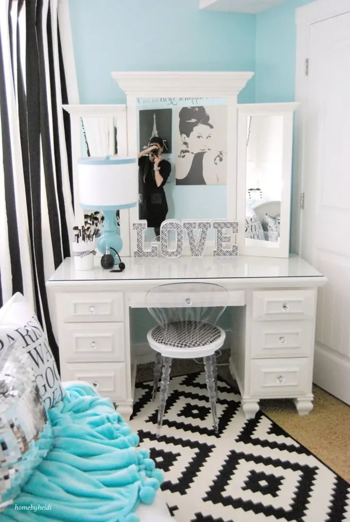 Hermoso dormitorio inspirado en Tiffany y tocador de maquillaje